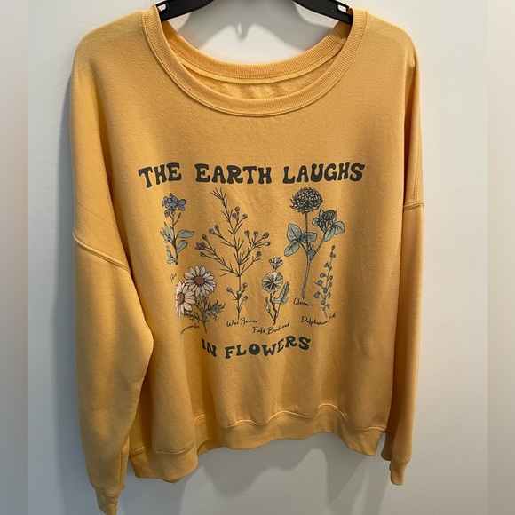 Super soft, cozy floral-themed sweatshirt - Picture 1 of 6